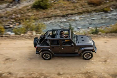 Jeep Wrangler JL Official: 2018 Jeep Wrangler JL Specs, Info, Wallpapers... jp018-074wr8e6694mqu1i5597abpsjn44j8m-1