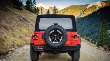 Jeep Wrangler JL Official: 2018 Jeep Wrangler JL Specs, Info, Wallpapers... 2018-jeep-wrangler-rubicon-10-1