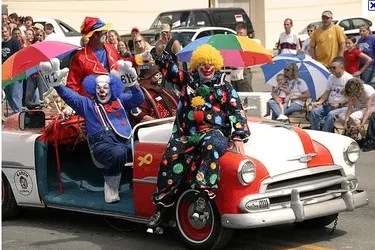 Jeep Wrangler JL Jeep humor waiting room ( ** NO POLITICS ** ) clown-car