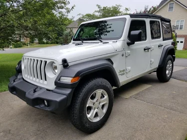 Jeepneck's White JLU Sport-S