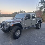 El-Jefes-Red-Rubi